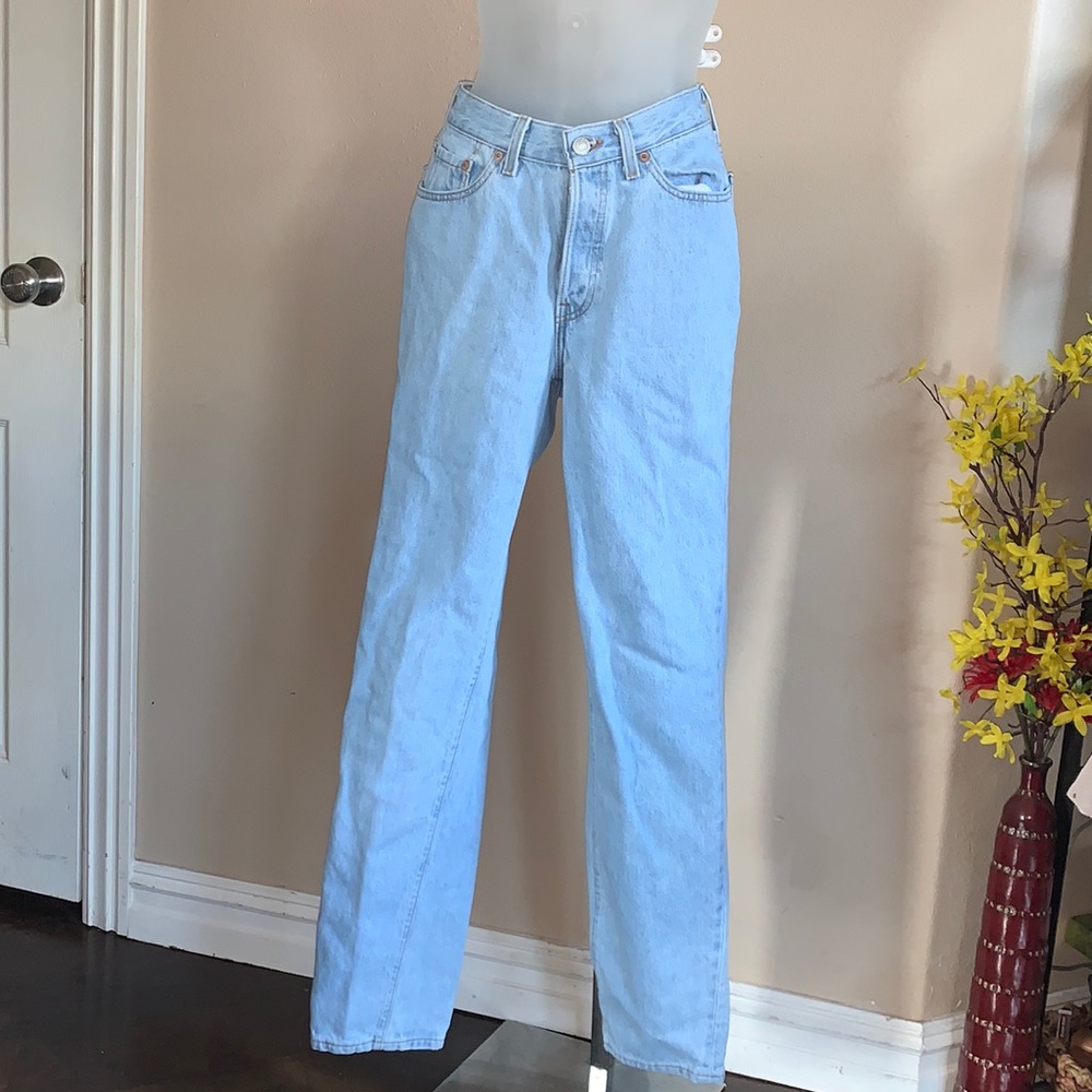 Vintage Women’s Levi’s 90s button fly light wash 501s made in the USA size 7